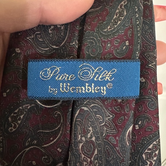 Vintage Wembley Paisley Tie for Formal Occasions - Picture 2 of 4